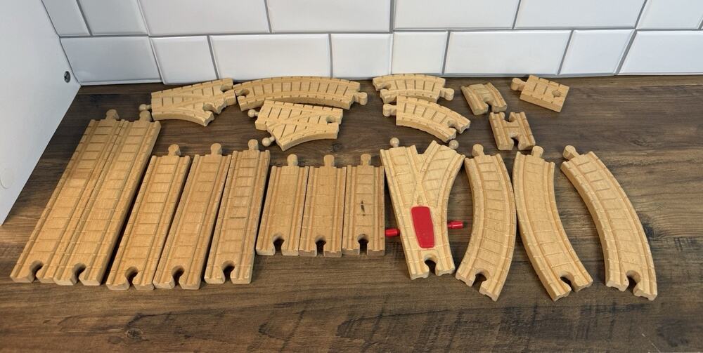 Thomas and friends wooden railway tracks 20 piece play set